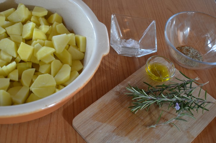 Foto pollo al limone con contorno di patate speziate 2