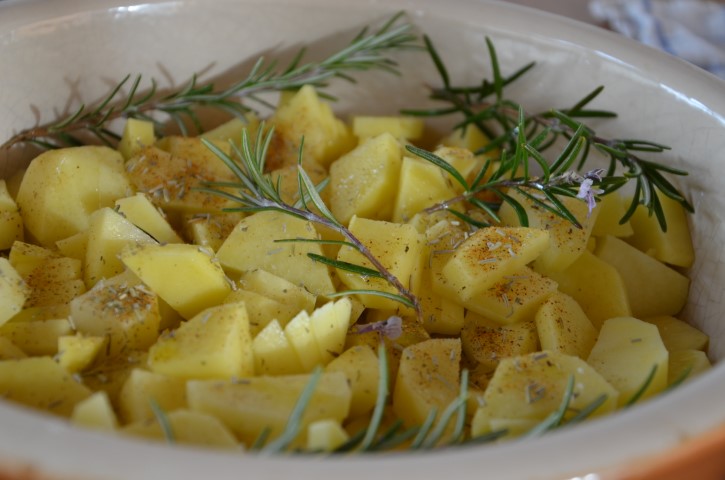 Foto pollo al limone con contorno di patate speziate 5