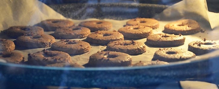 Biscotti vegani con farina integrale e grano saraceno