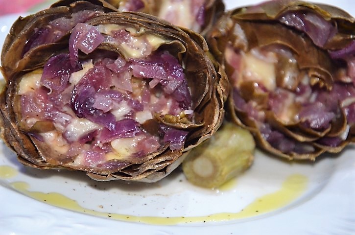 Carciofi ripieni cipolla e formaggio