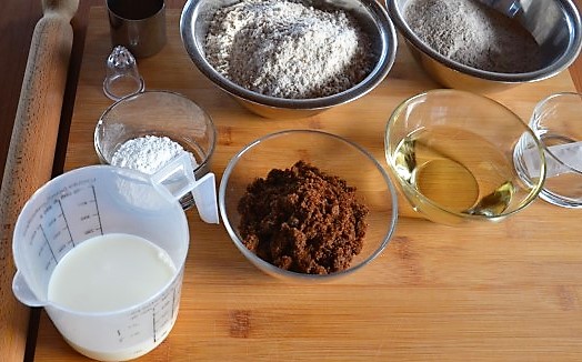 Biscotti vegani con farina integrale e grano saraceno