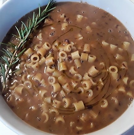 Zuppa di pasta lenticchie e fagioli