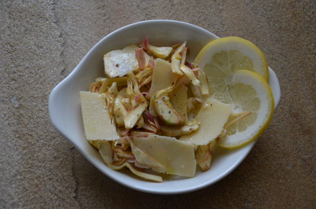 Insalata di carciofi con scaglie di grana